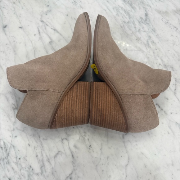 Lucky Brand Shoes - EXCELLENT Lucky Brand Leather Suede Tan Women’s Ankle Boot Size 9